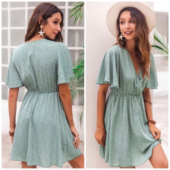 🆕Green polka dot butterfly sleeve dress - Picture 2 of 6